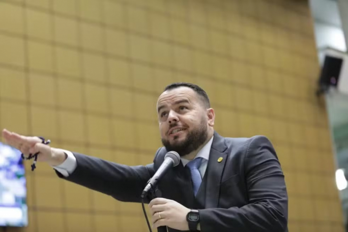 Aliado de Eduardo defende candidato do PL contra Tarcísio em SP