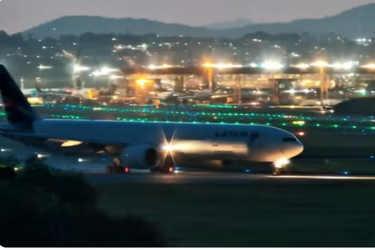 Boeing da Latam abortou decolagem após motor superaquecer