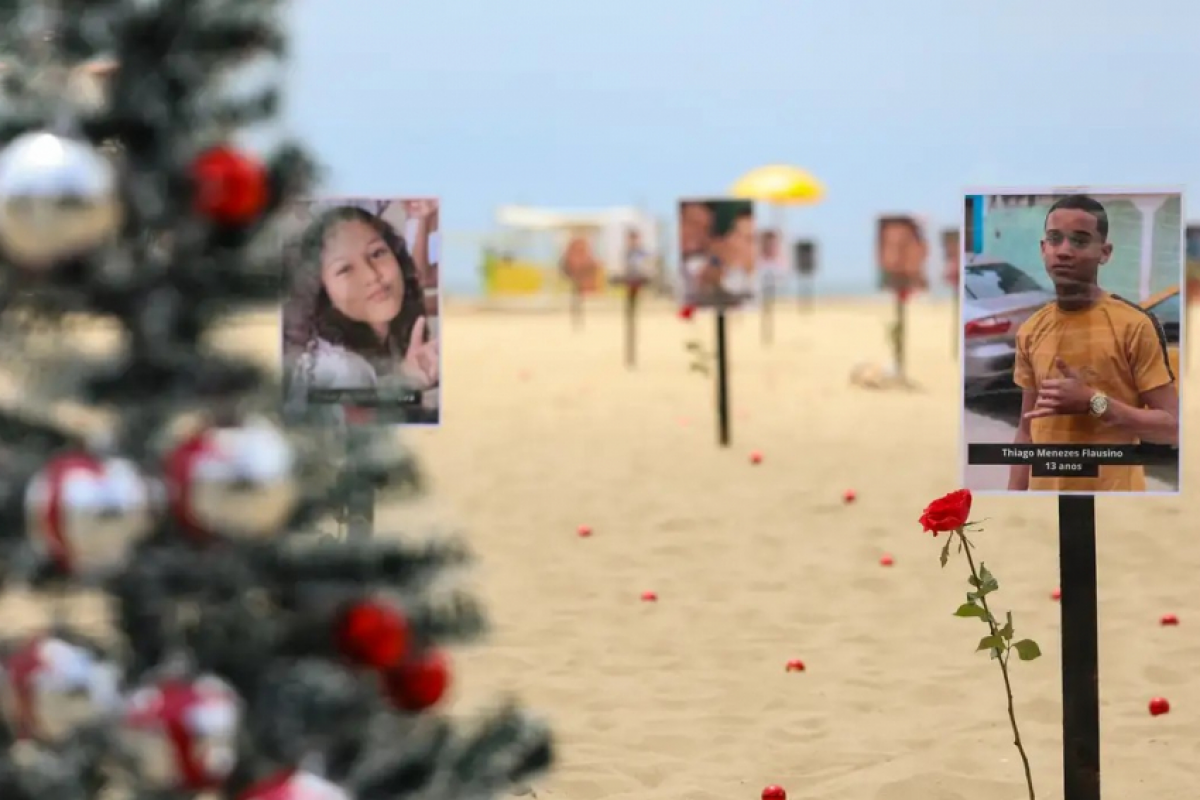 'Carinhoso, sorridente, feliz', diz mãe sobre filho morto por PMs