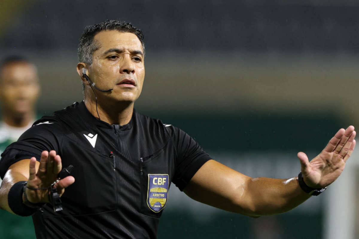 CBF adverte árbitro após dupla saída de bola para o Palmeiras