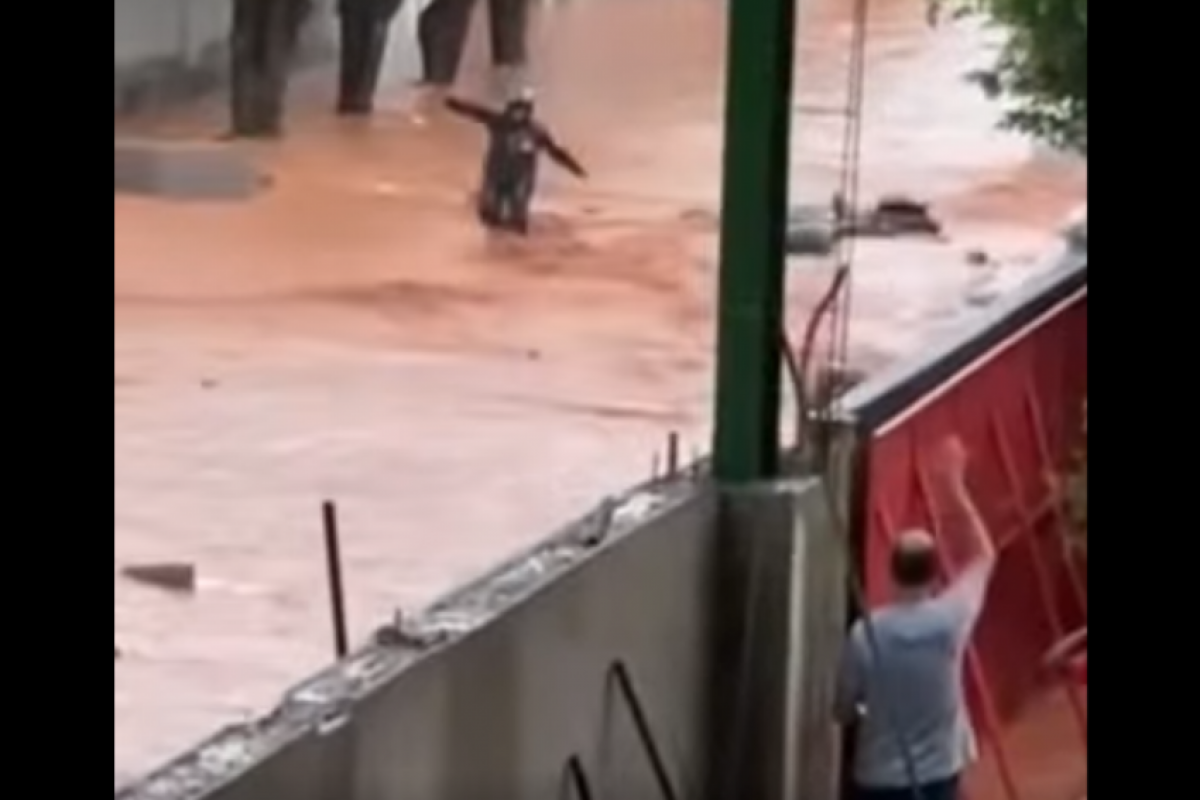 Chega a 64 o número de mortos durante chuvas na zona da mata