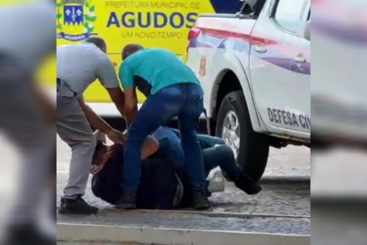 Comissionado envolvido em briga em praça pública perde o cargo