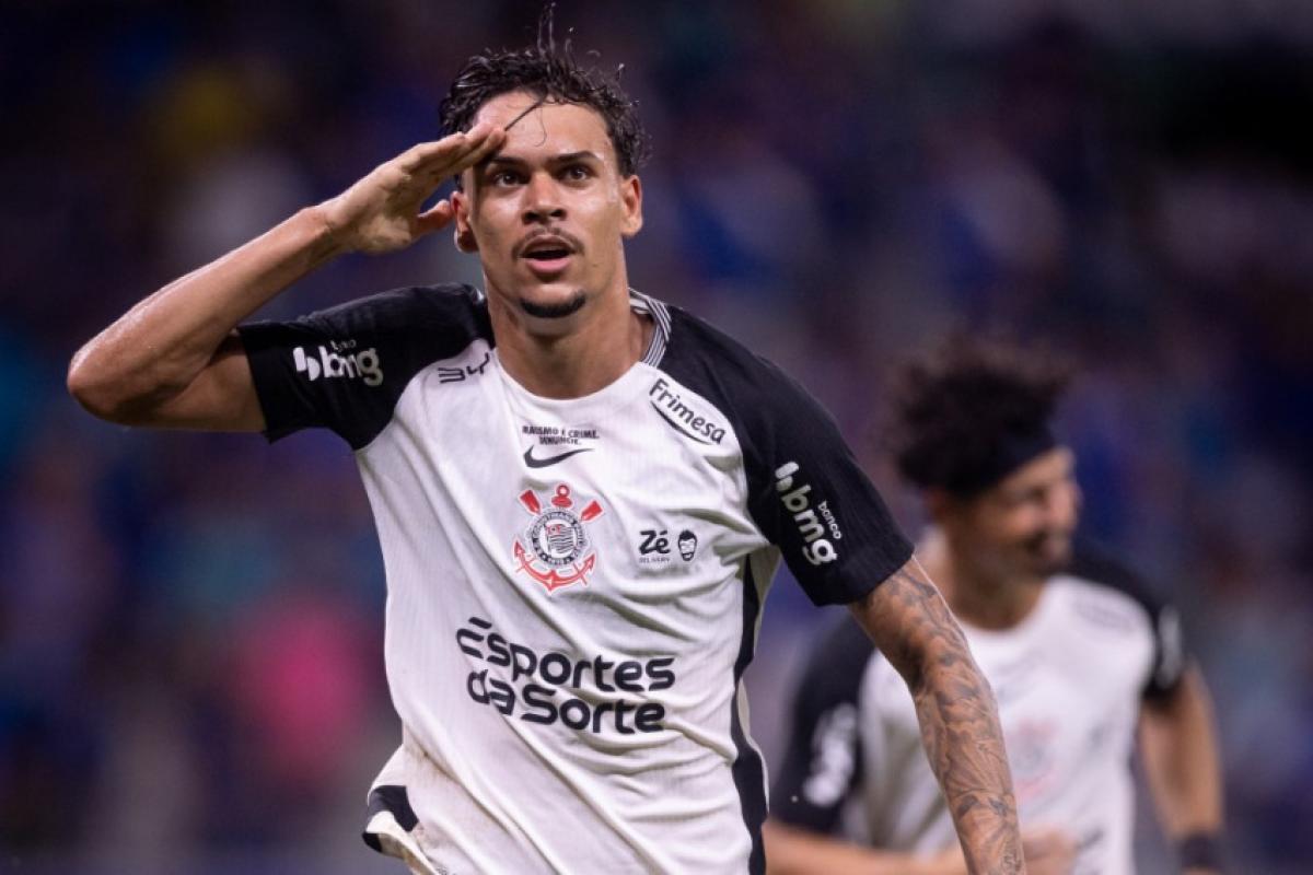 Corinthians aproveita expulsão e busca empate com o Cruzeiro