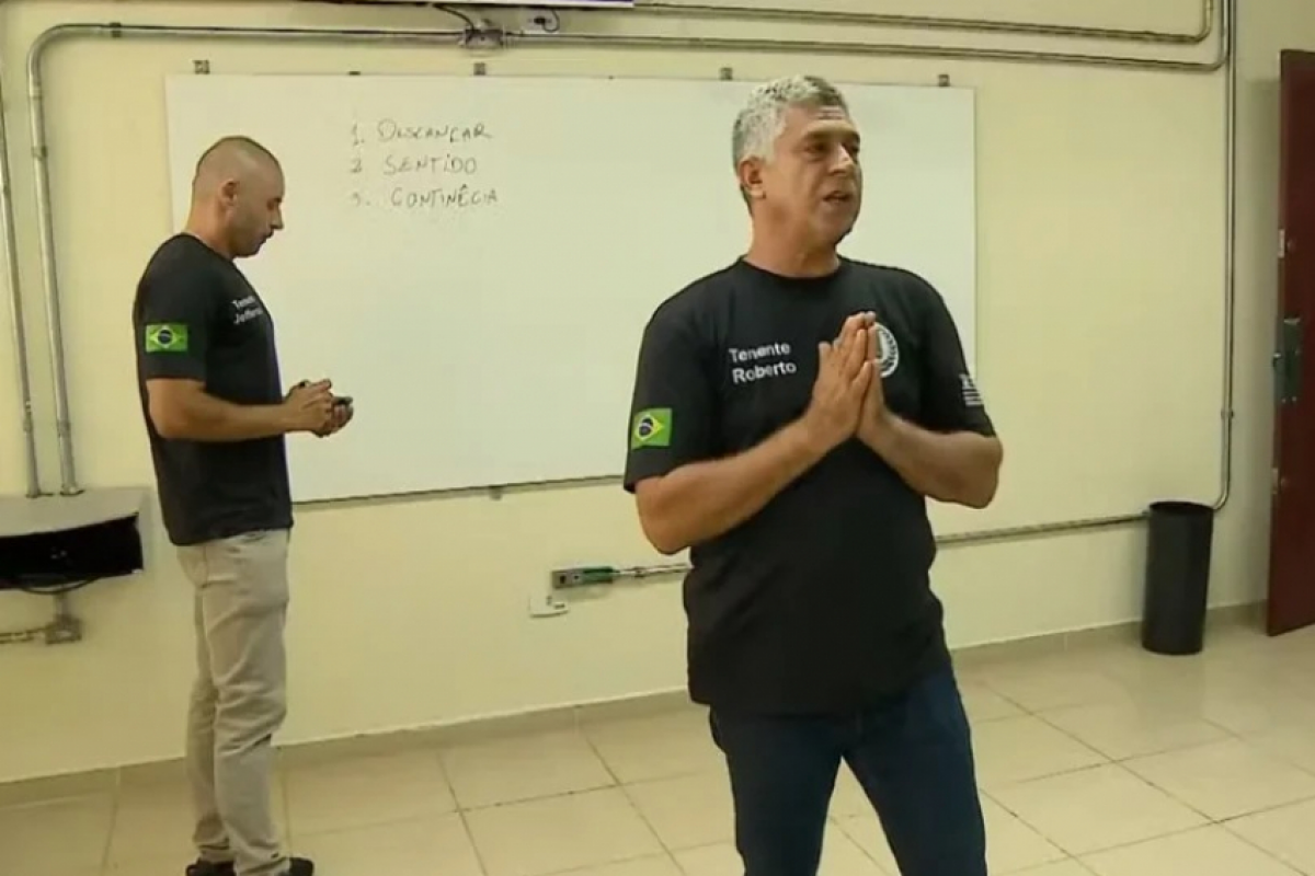 'Descançar': Escola cívico-militar tem erros de grafia no 1º dia