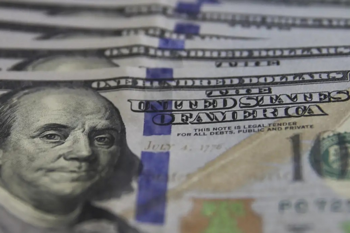 Dólar cai para o menor valor em 21 meses, e bolsa bate recorde