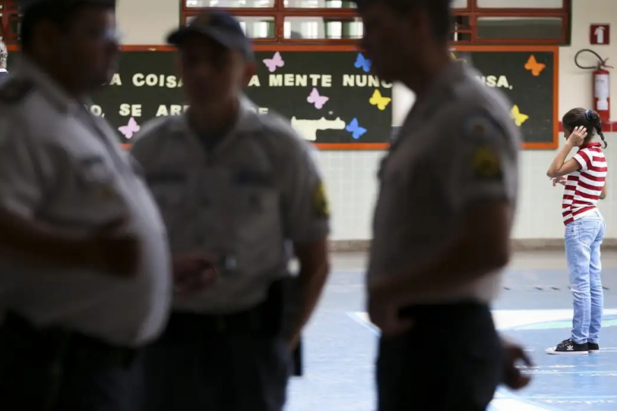 Justiça suspende regras nas escolas cívico-militares de São Paulo