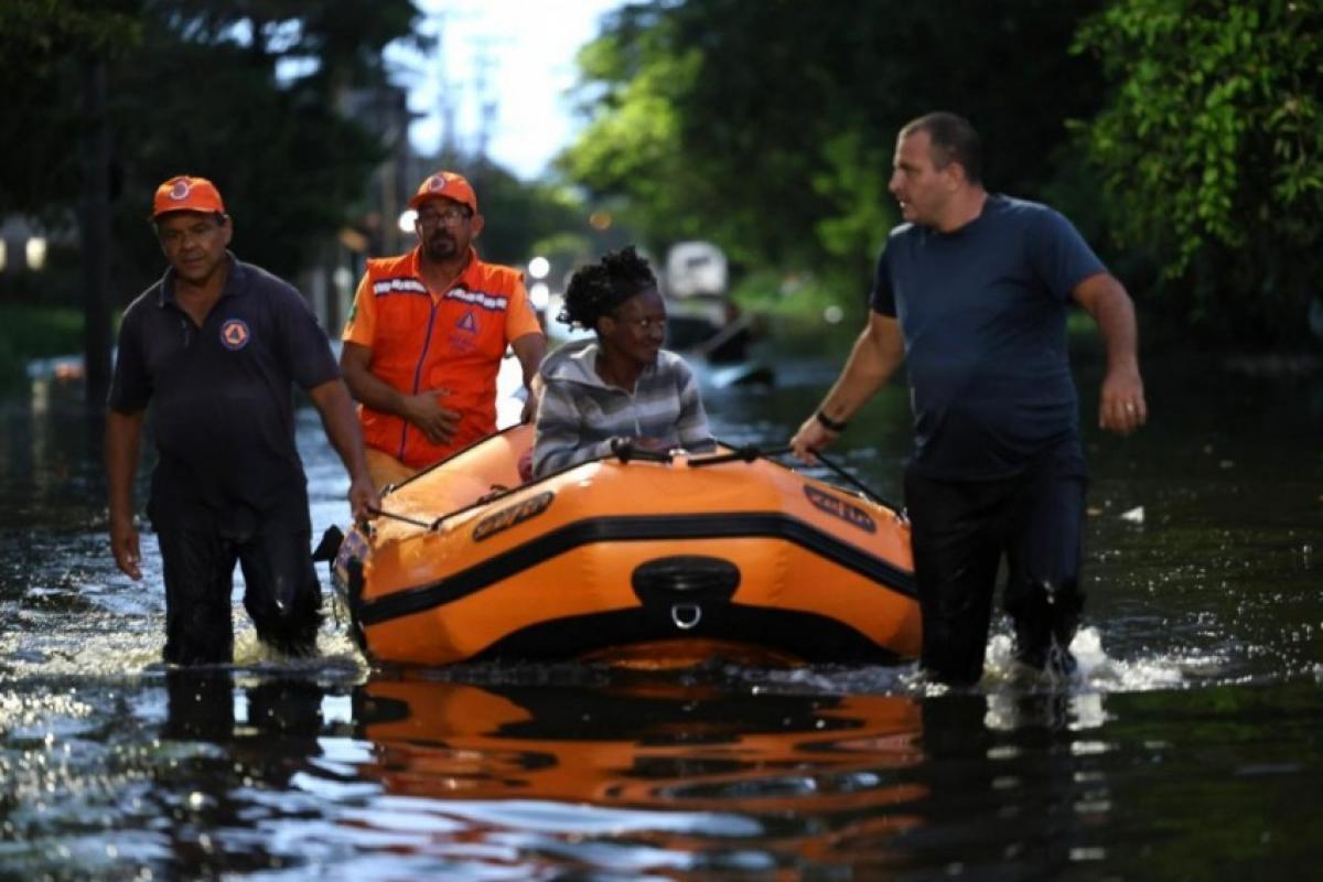 Litoral de SP pode receber em 48h chuva prevista para mês inteiro