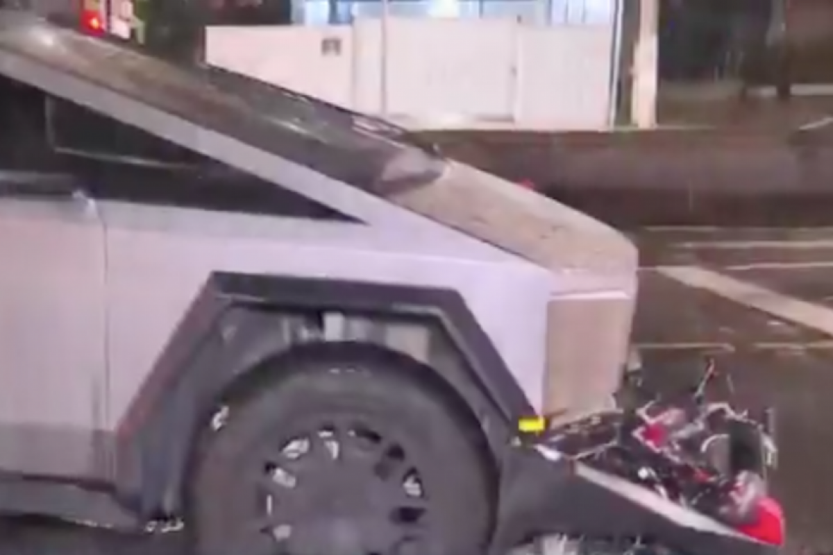 Motociclista morre em colisão com carro futurista da Tesla