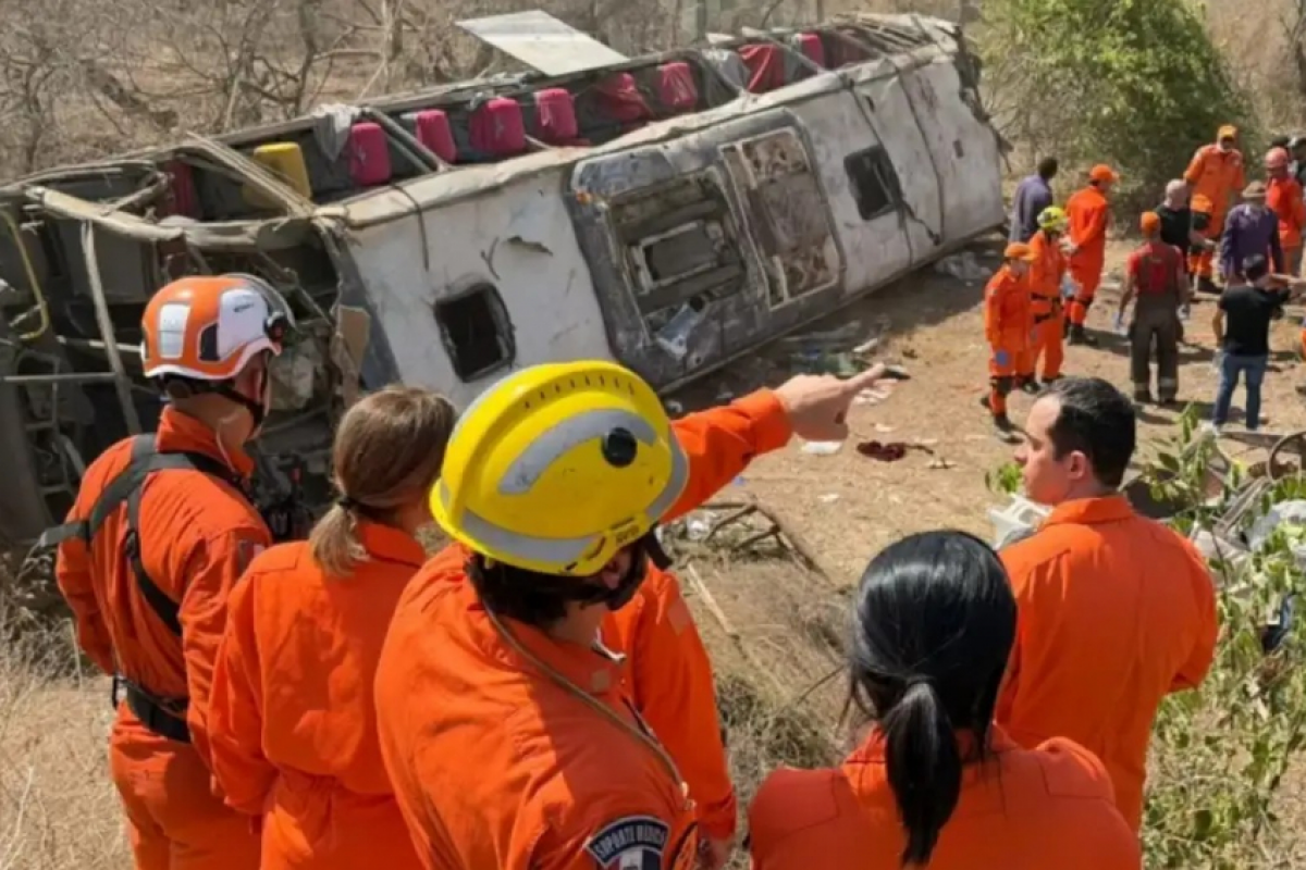 Ônibus que capotou e deixou 16 mortos em Alagoas estava irregular