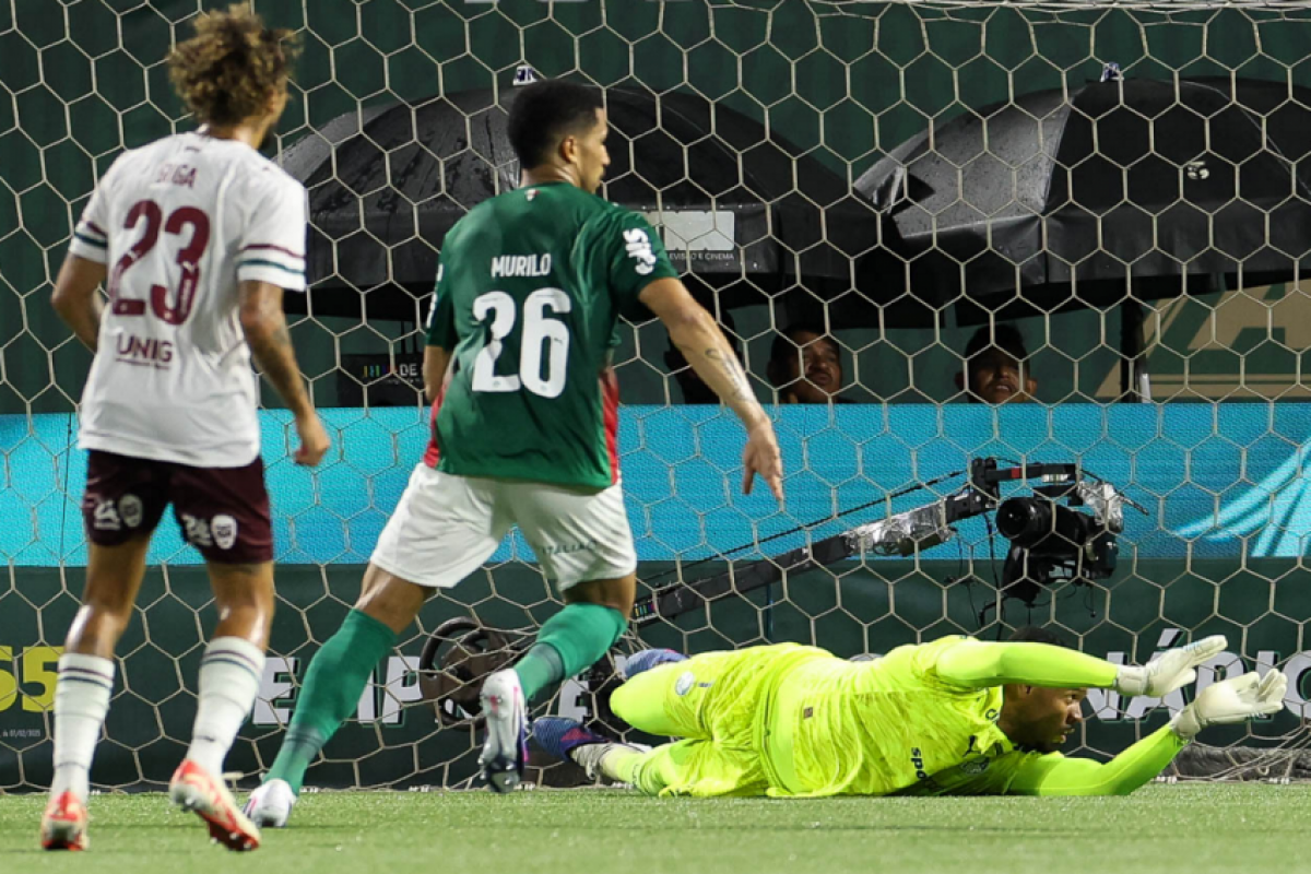 Palmeiras vence Fluminense no sufoco em reencontro de Arias