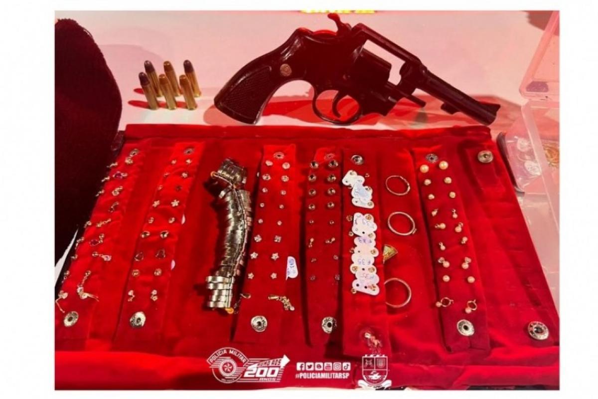 PM prende suspeitos de invadir casa e roubar R$ 500 mil em joias