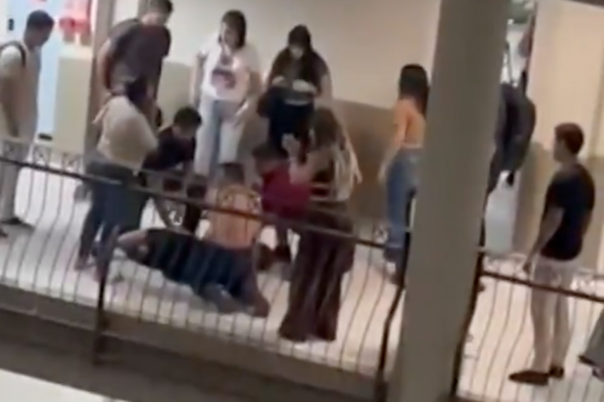 Professora morre esfaqueada por aluno dentro de faculdade