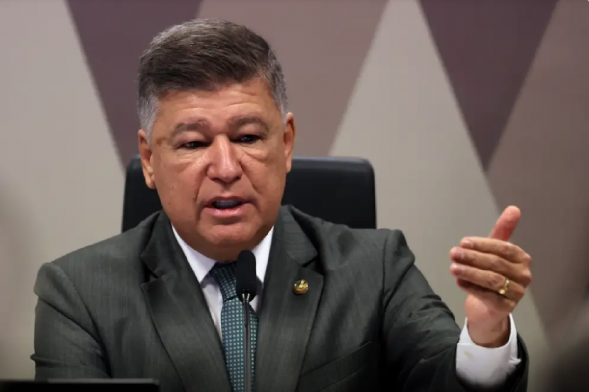 Senador contraria Mendonça e exige depoimento de Vorcaro