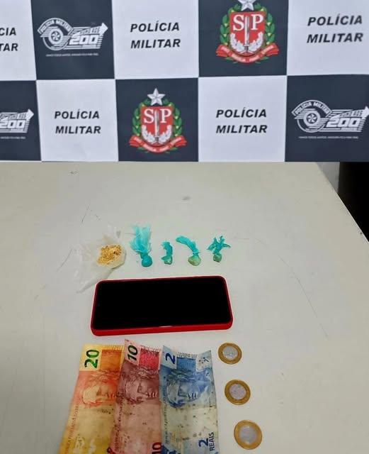 Suspeito de deixar criança sozinha para entregar drogas é preso