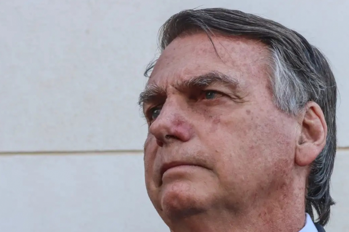 Bolsonaro terá alta e deve deixar hospital para prisão domiciliar