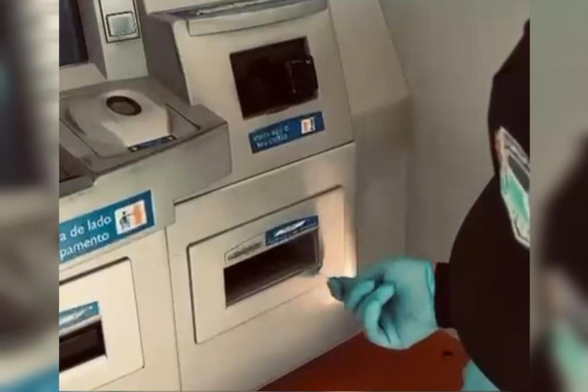 Caixas eletrônicos são flagrados com armadilhas; VÍDEO
