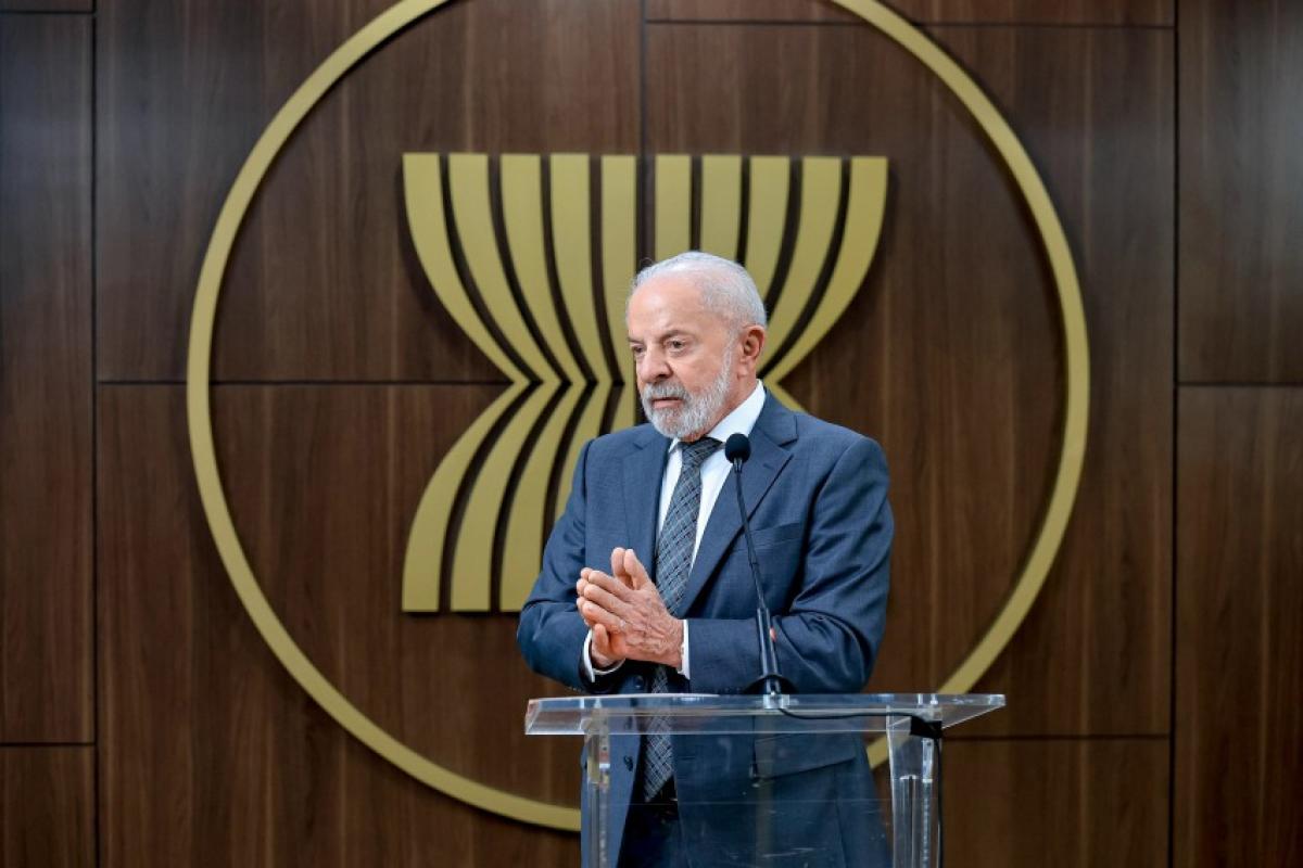 Centrão: Crises do governo e problemas de Lula impulsionam Flávio