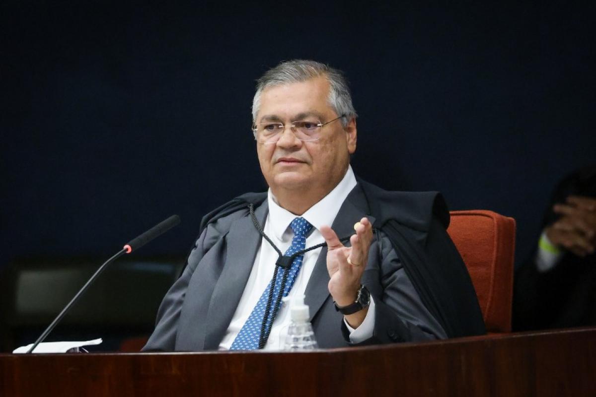 Dino suspende quebra de sigilo de Lulinha e outros alvos da CPI