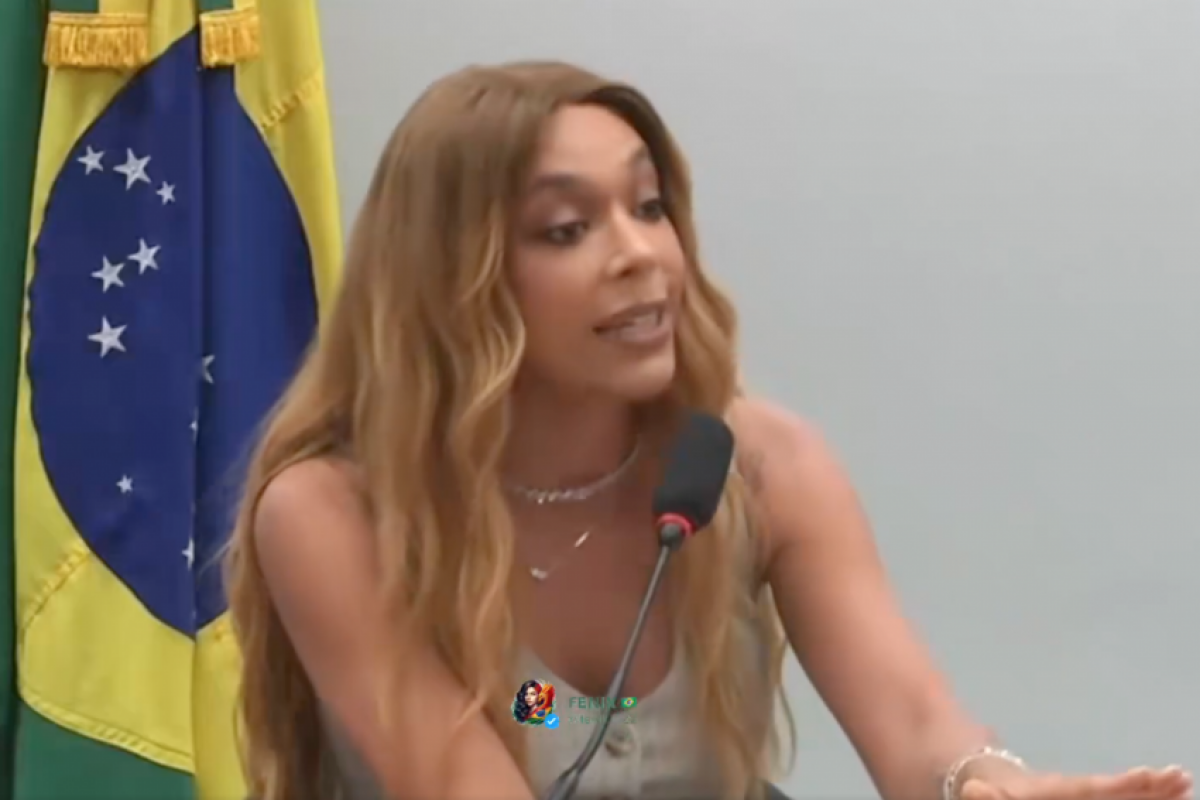 Hilton corta microfone de deputada e chama críticos de 'esgoto'