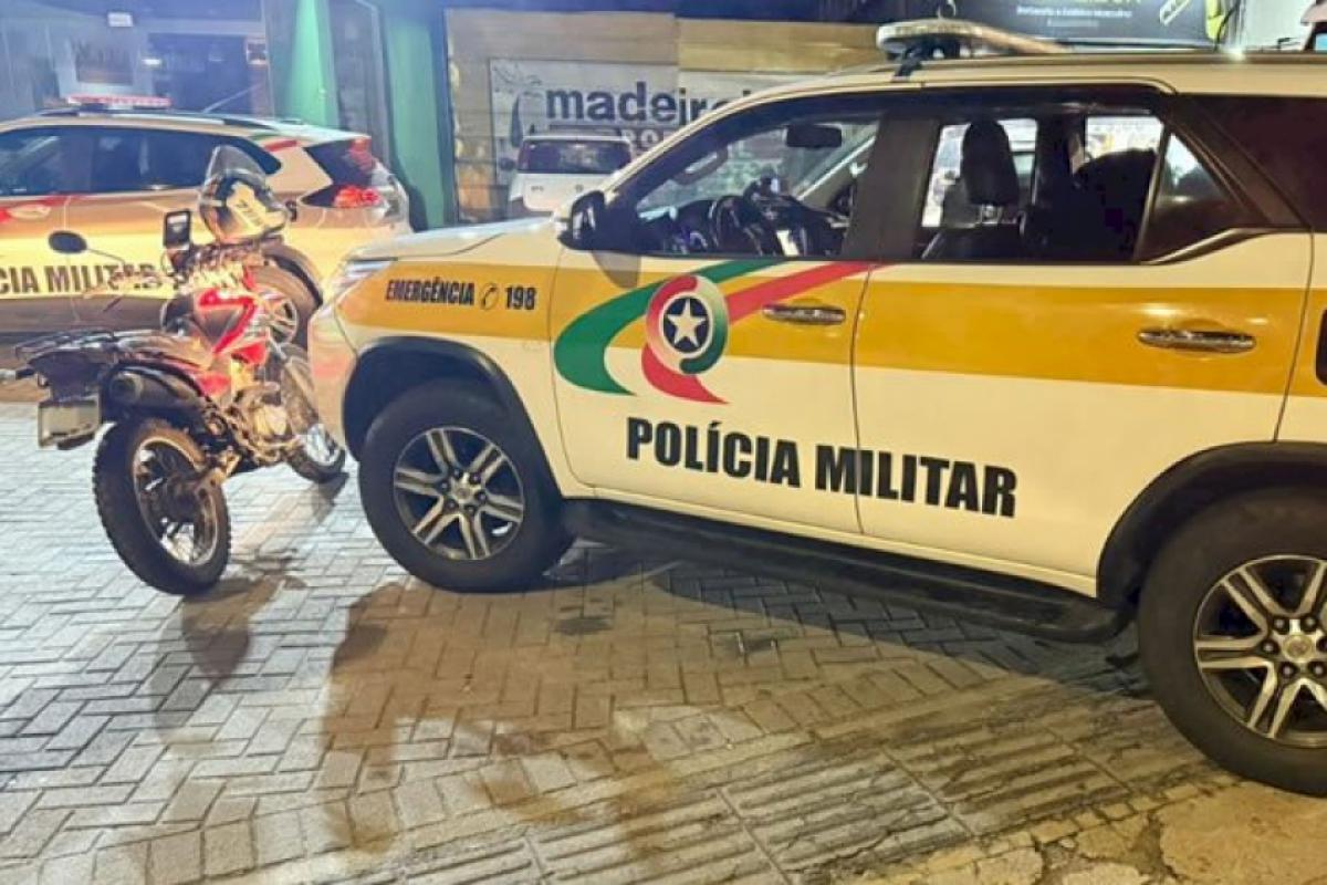 Homem invade casa da ex e esfaqueia pastor durante aconselhamento