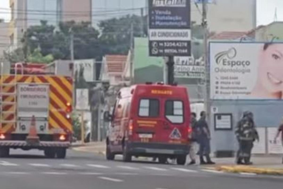 Incêndio gera fumaça e chama atenção no Centro de Bauru; VÍDEO