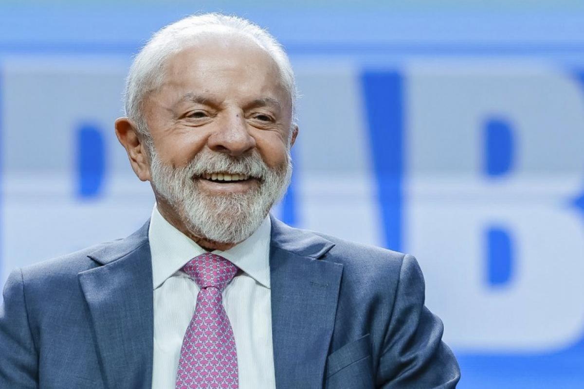 Lula diz que PEC da Segurança combate crime, e agradece deputados