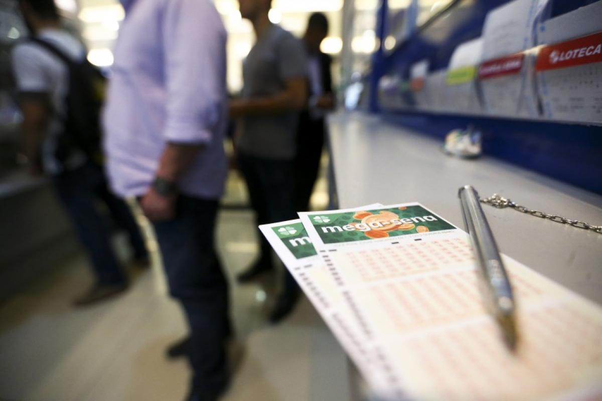 Mega-Sena acumula e prêmio pode chegar a R$ 65 milhões na quinta