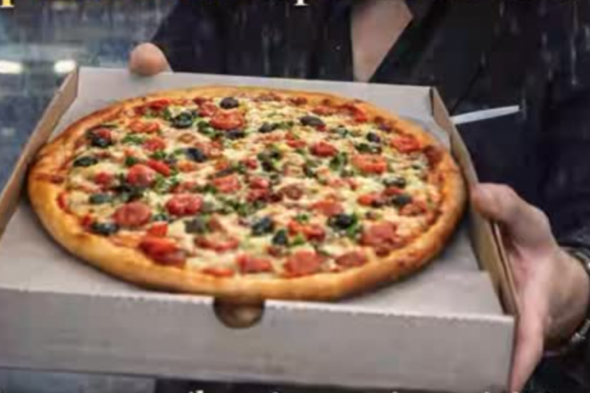 Mulher morre e 113 passam mal após comer pizza