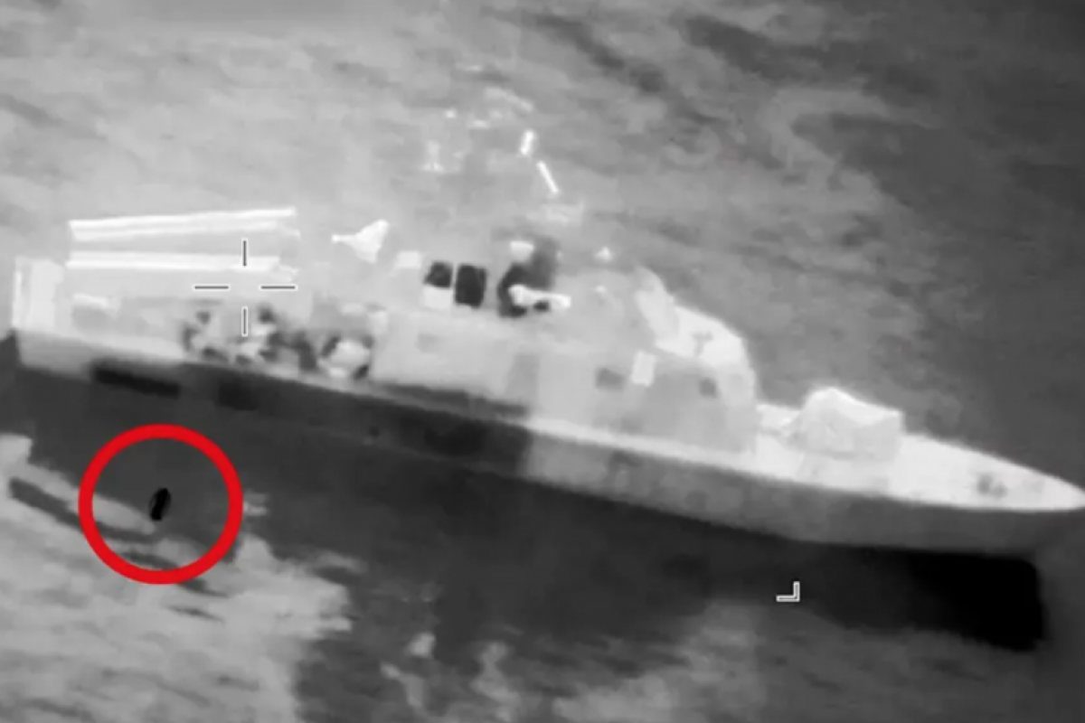 Navios são atingidos e cargueiro pega fogo no Estreito de Ormuz