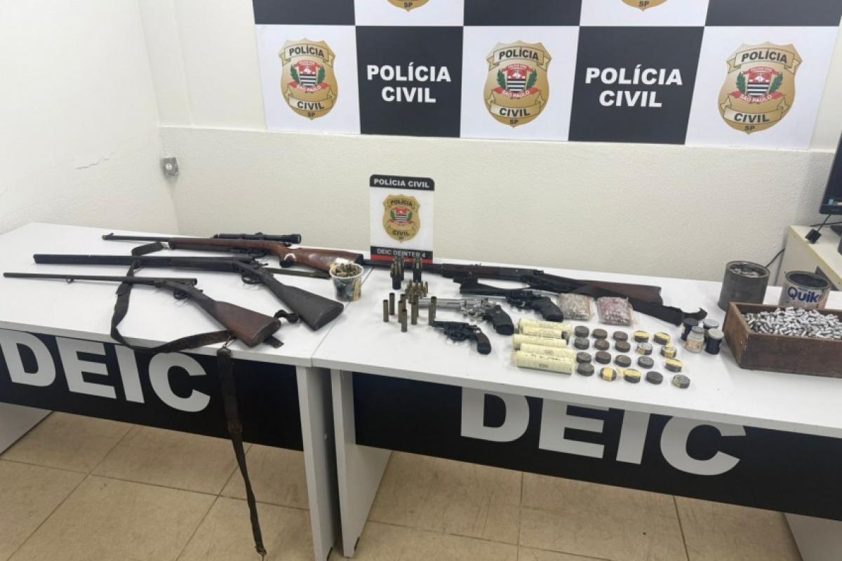 Polícia flagra arsenal em apuração de transfobia em Bauru; VÍDEO