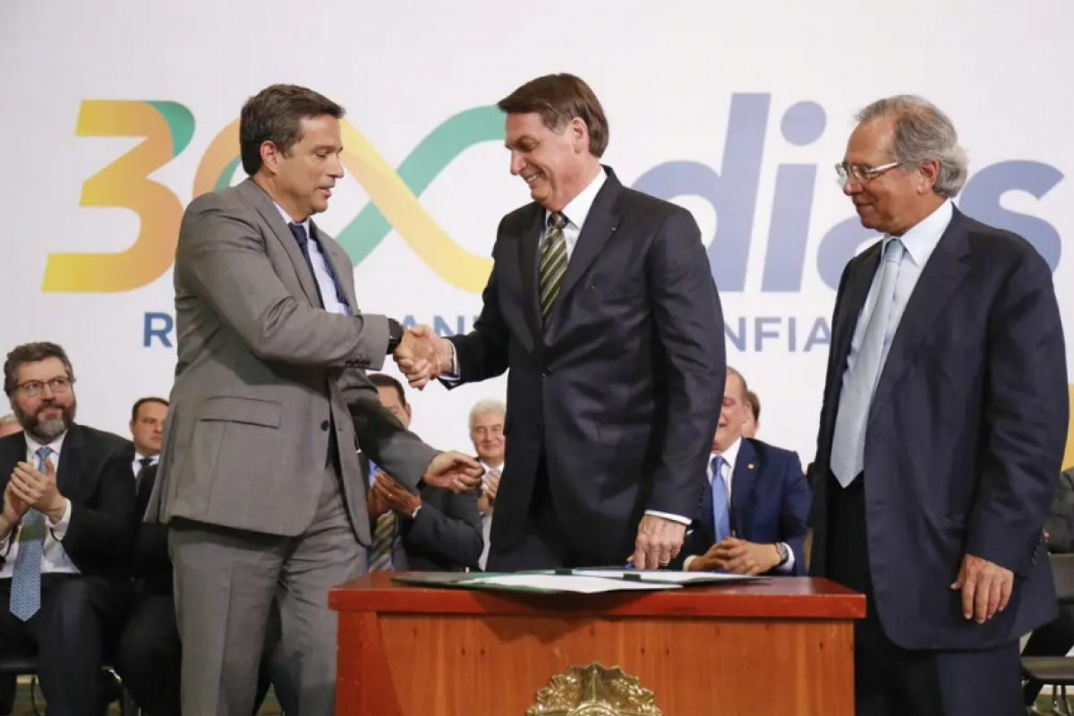 PT mira Campos Neto para tentar vincular Bolsonaro ao caso Master