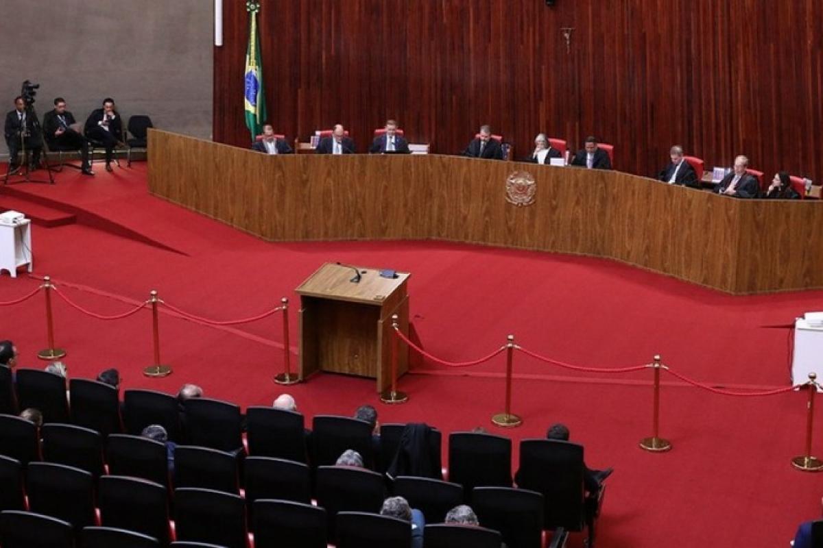 TSE tem 2 votos contra Castro, mas Kassio interrompe julgamento