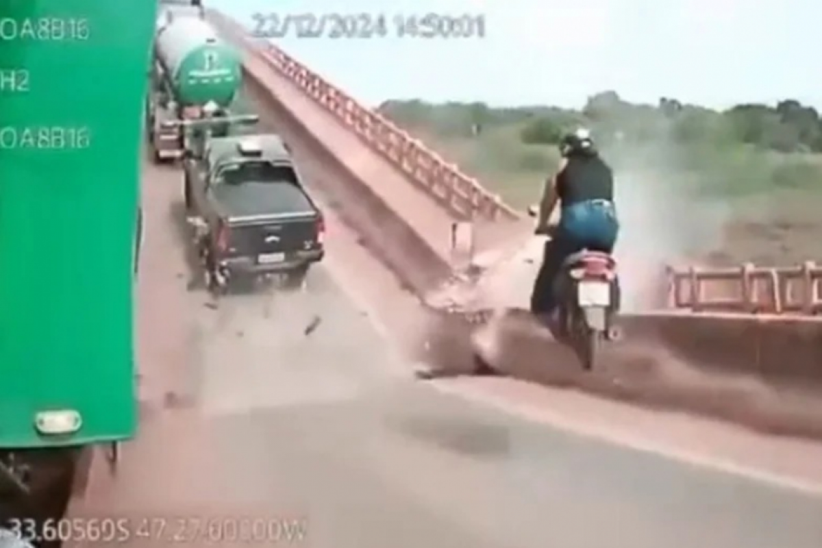 Vídeos inéditos mostram queda de ponte e carros no Rio Tocantins