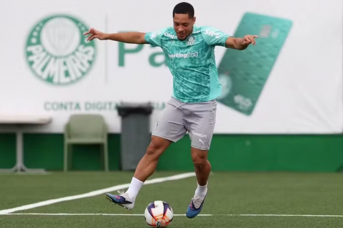 Vitor Roque treina separado e corre para se recuperar à final