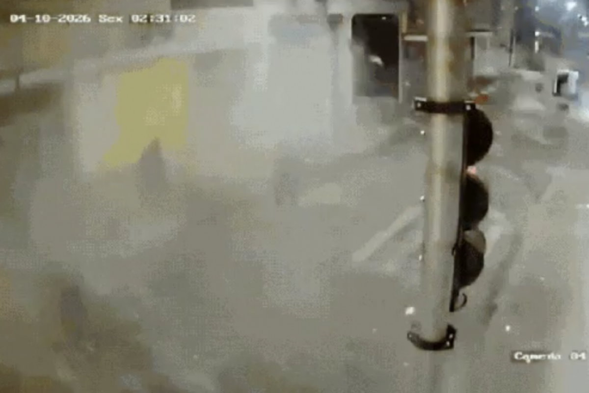 Bando armado explode banco e isola centro de cidade mineira