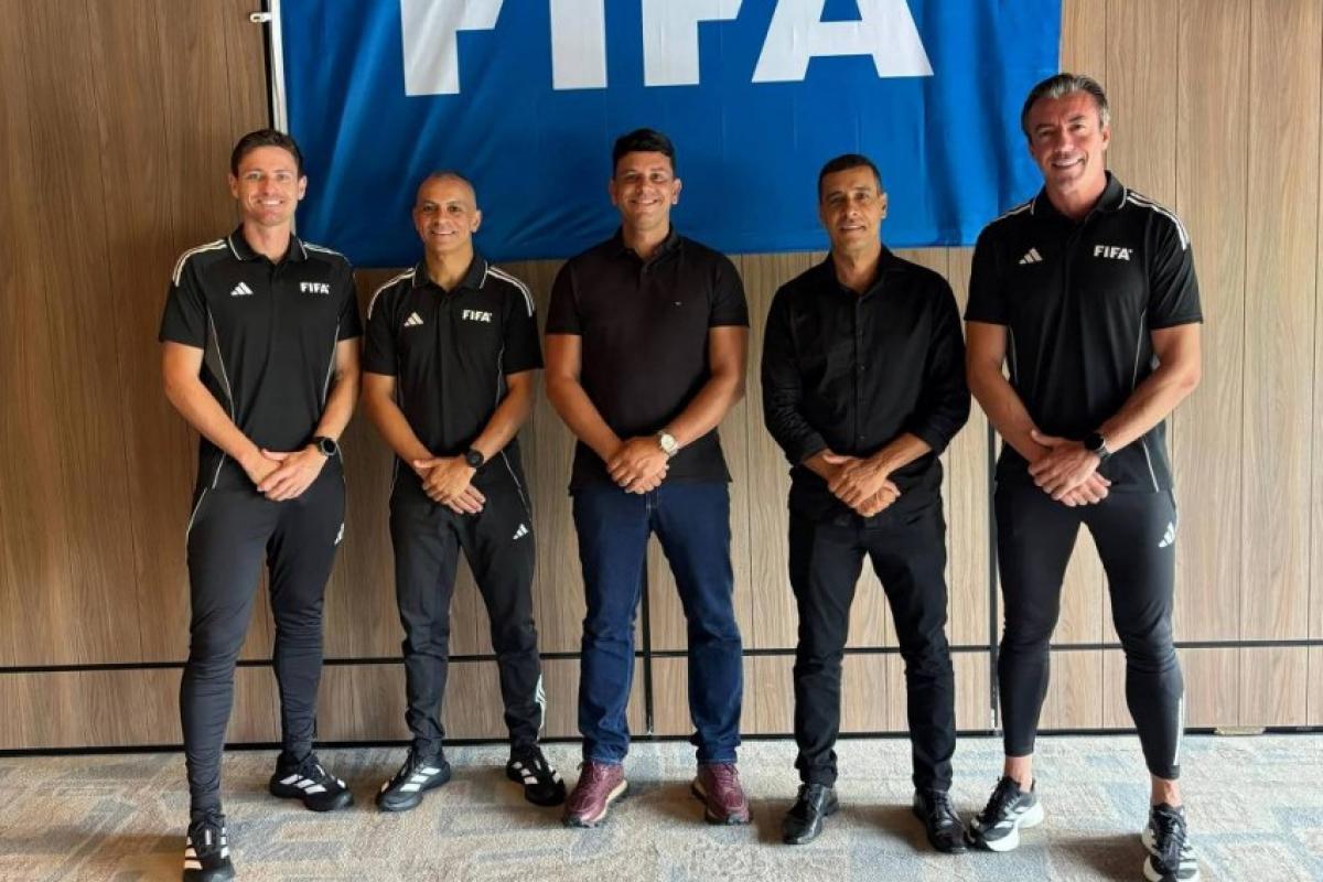 Brasil terá três árbitros, cinco assistentes e um VAR na Copa