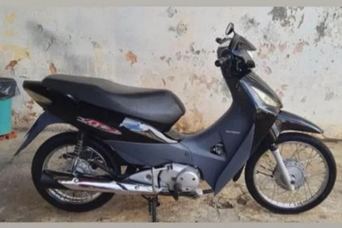 Câmera flagra furto em Bauru e dona pede ajuda para achar moto