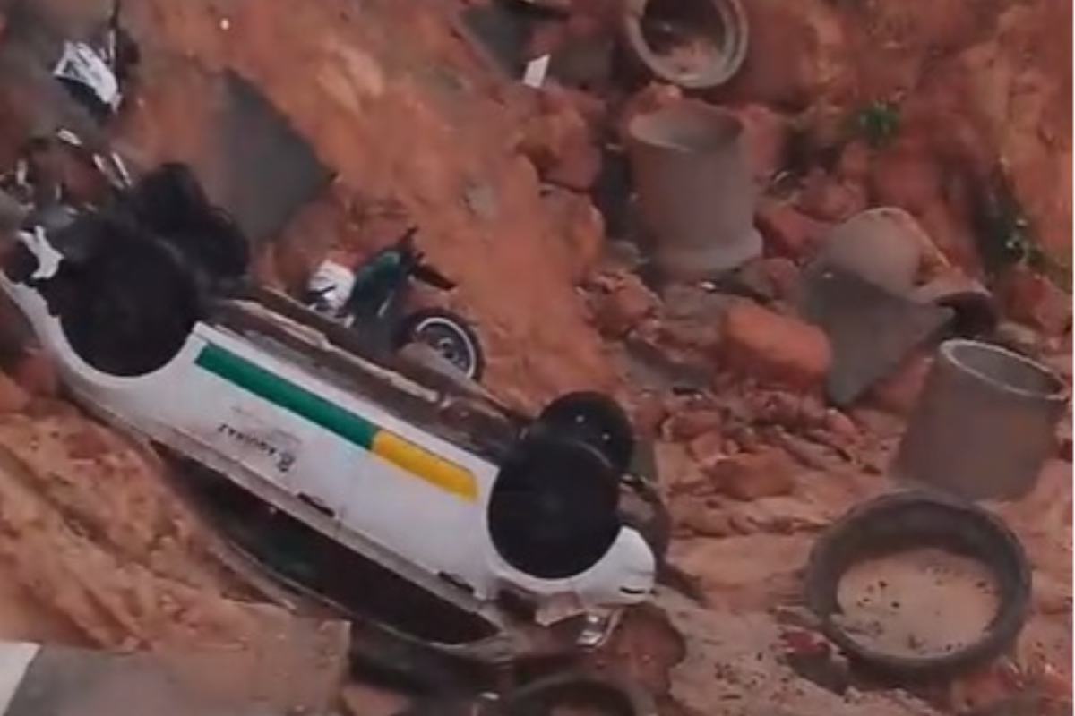 Cratera se abre em rodovia, engole carro e mata uma pessoa