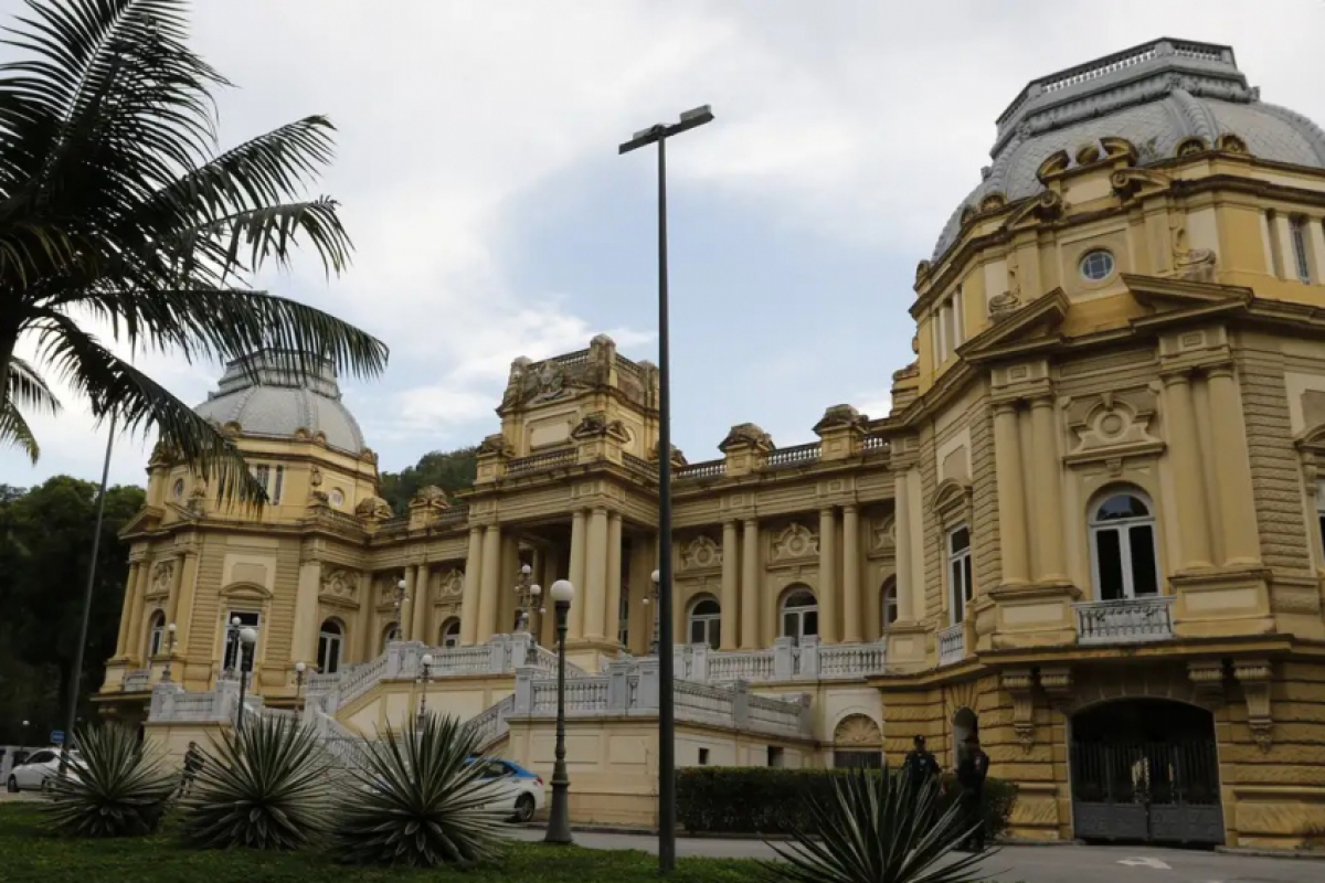 Dino pede vista, e STF tem 4 a 1 por eleição indireta no Rio