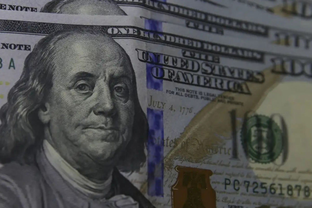 Dólar cai, e bolsa bate recorde com alívio no Oriente Médio