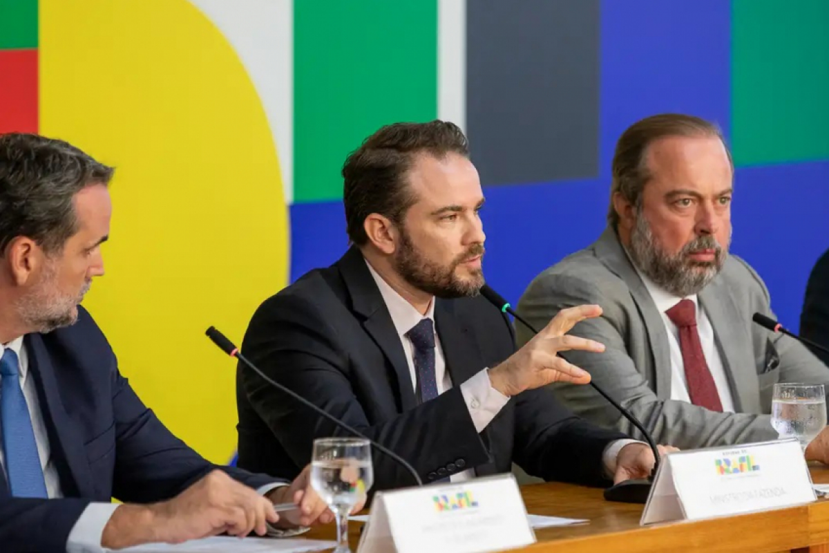 Governo sobe imposto do cigarro para bancar querosene e biodiesel