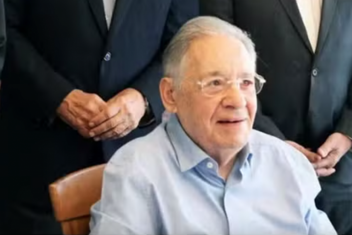 Líder do Plano Real, FHC é interditado pela Justiça