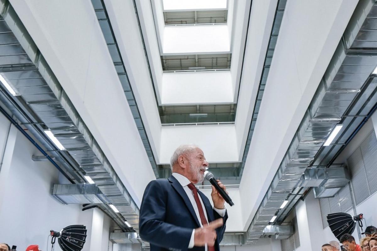 Meninas são violentadas até quando vão procurar emprego, diz Lula