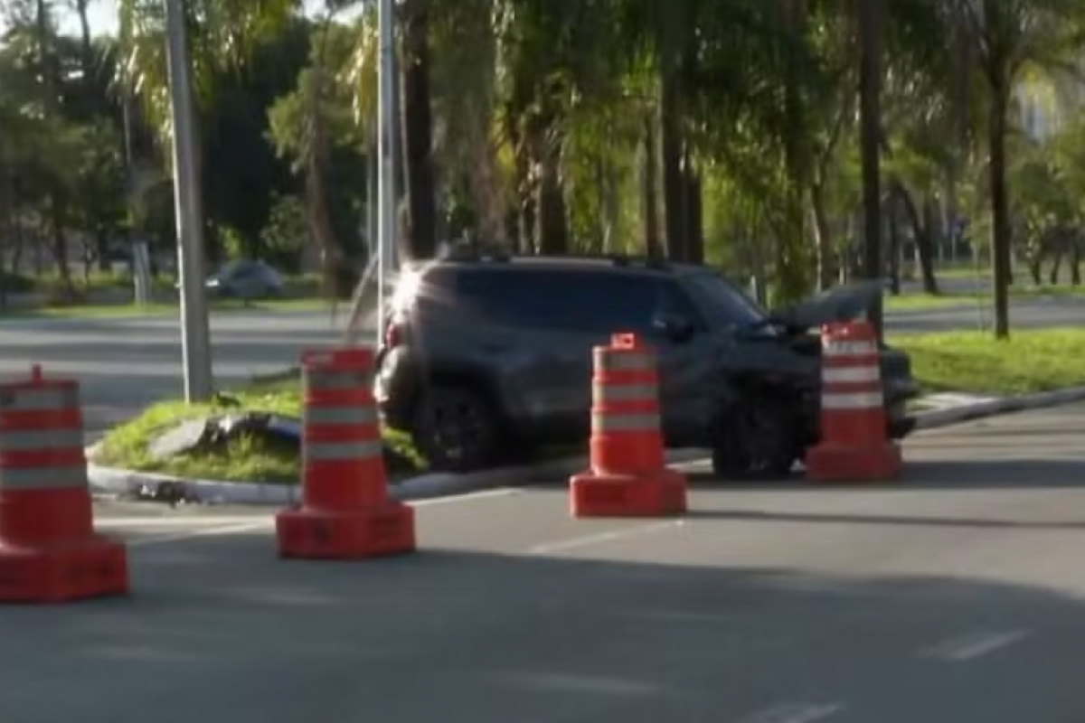 Motorista de carro roubado fura bloqueio e atropela PM