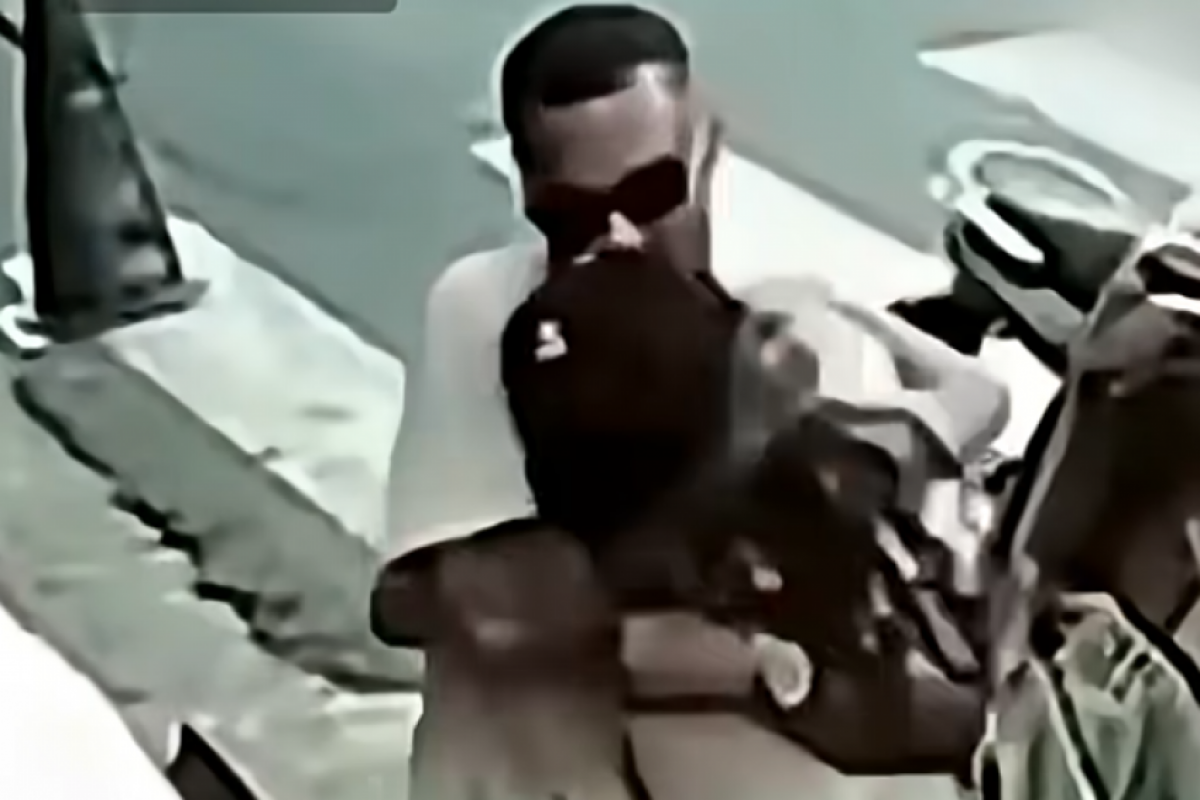 Pai abraça filha que escapou de atropelamento que matou irmãos