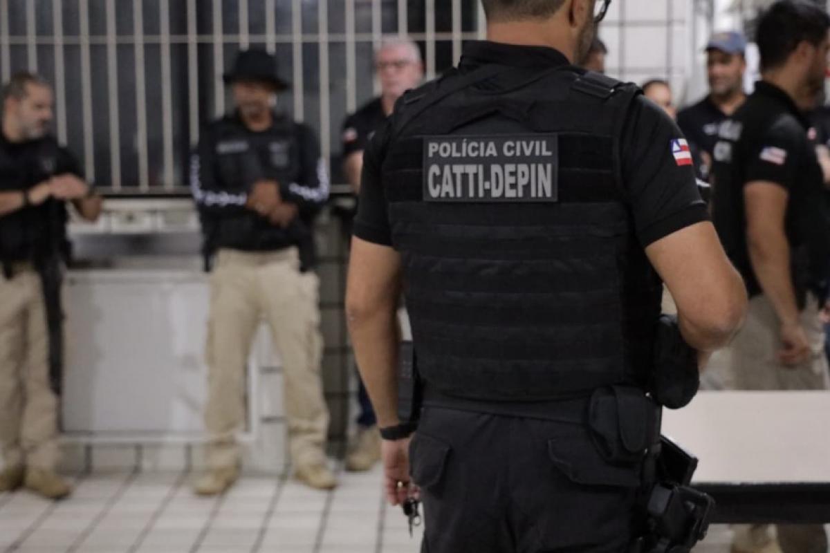 Polícia investiga clínica por danos à visão de 26 pacientes