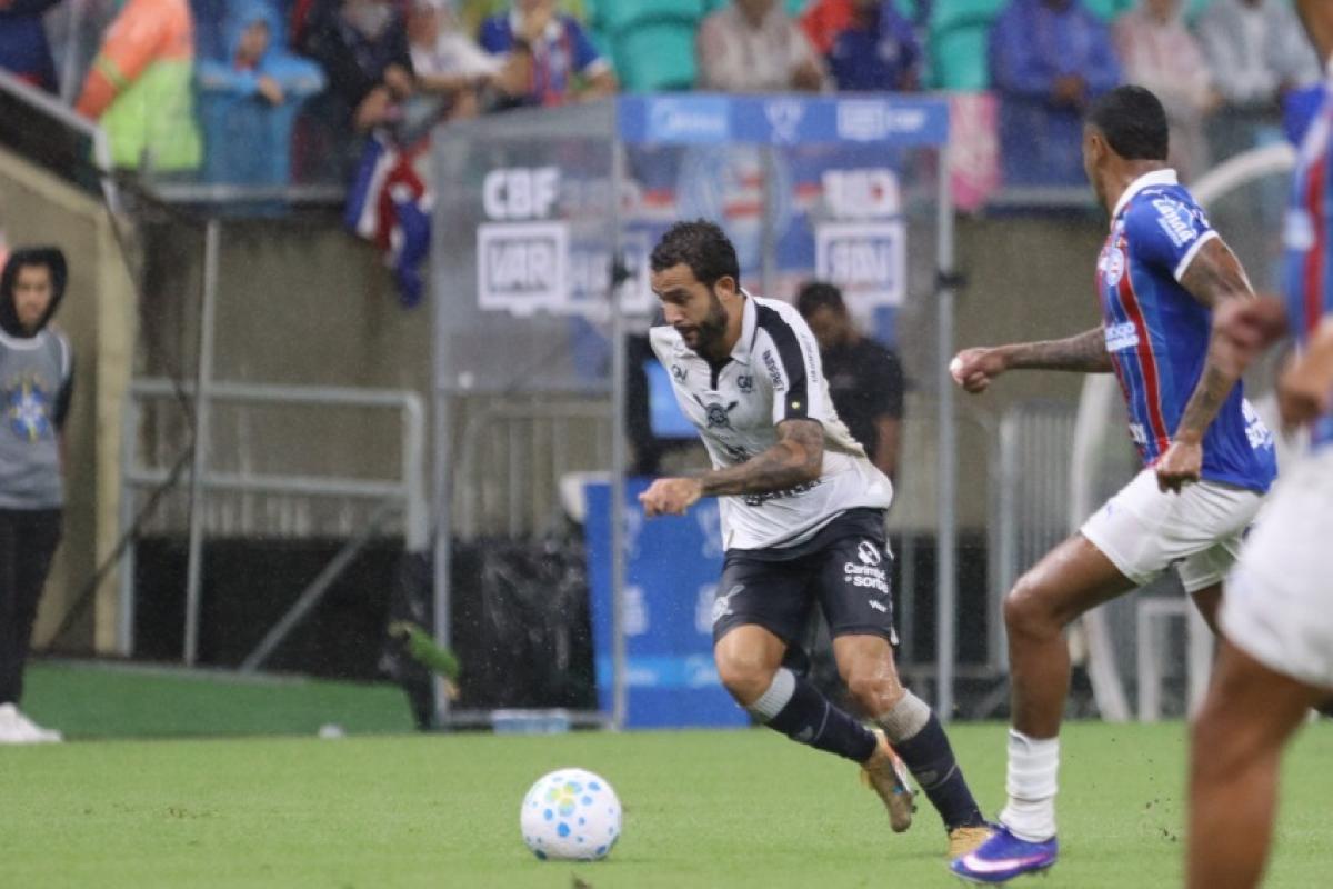 Remo aproveita erro, surpreende Bahia em Salvador e vence