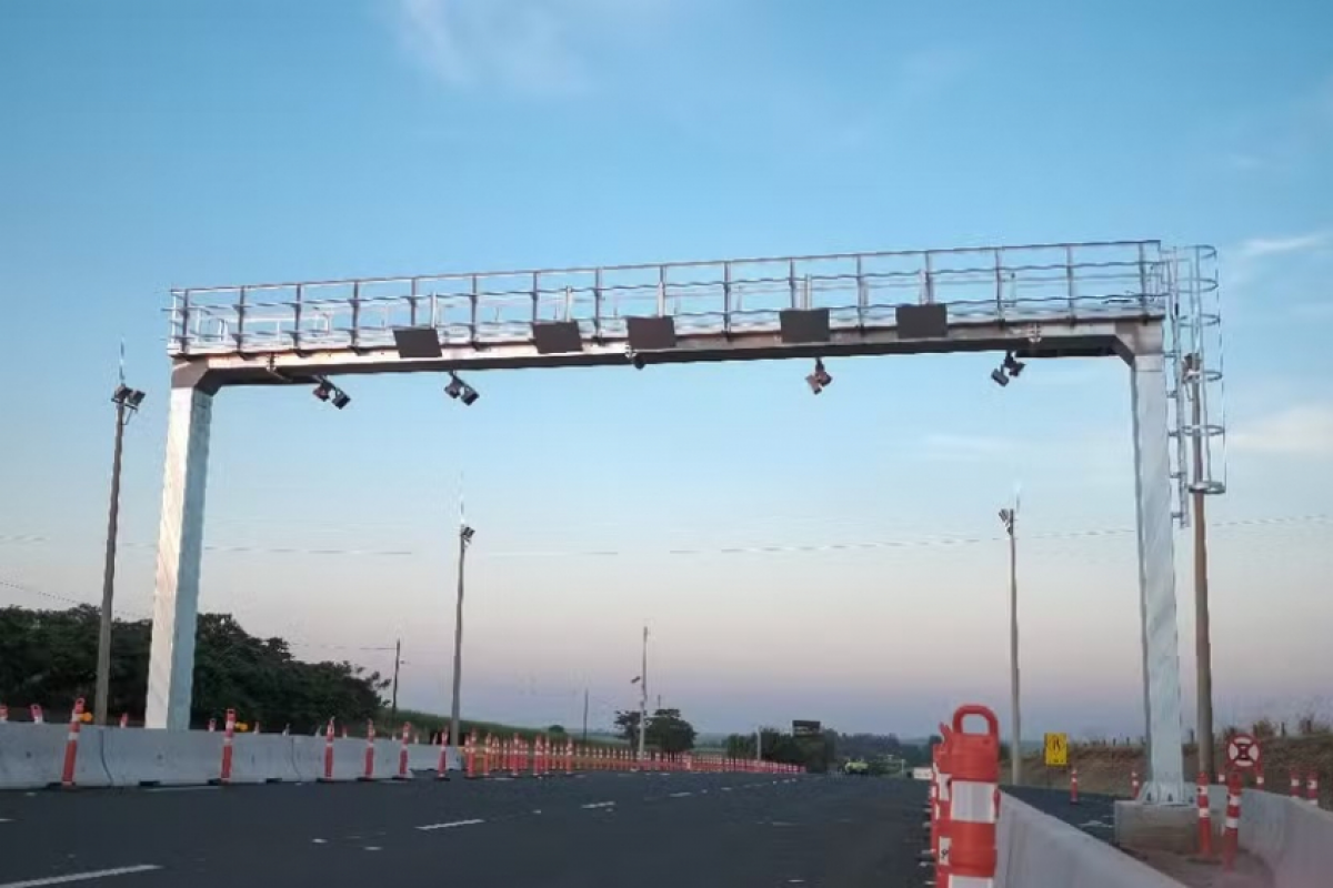 Tarcísio adia free flow em 8 rodovias para depois das eleições