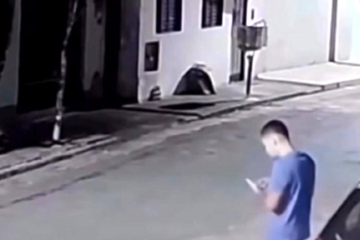 Usou celular da esposa e marcou encontro com o amante