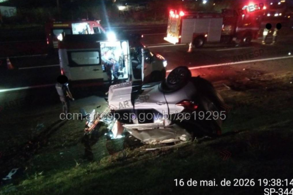 Acidente entre dois carros mata 5 vítimas